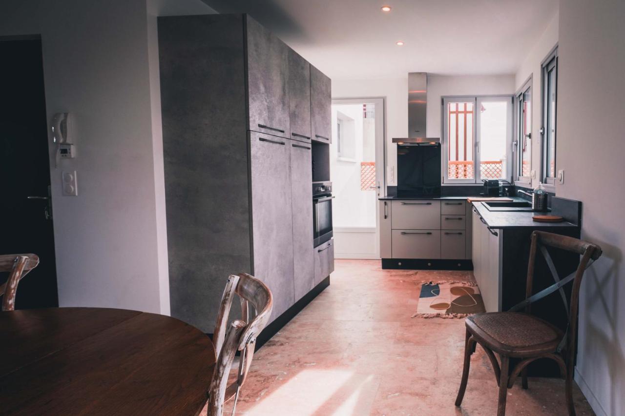 Vue Superbe Sur Tour De La Lanterne T2 Avec Terrasse Remparts 2 Apartment La Rochelle  Luaran gambar